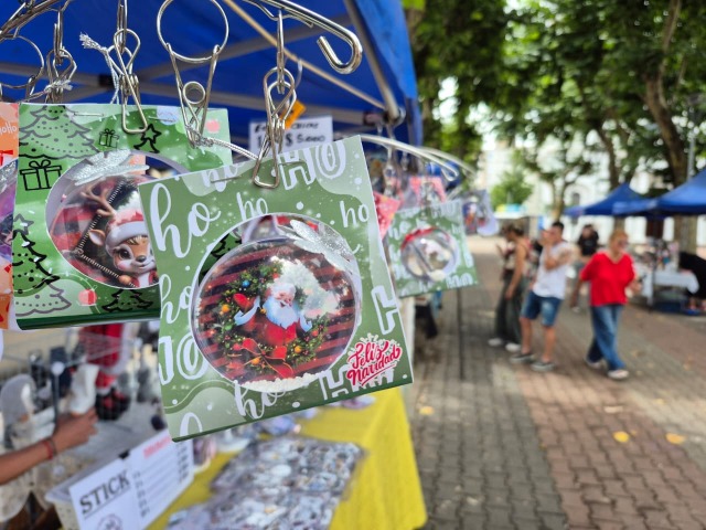 Comenz� la Feria Navide�a en la plaza central